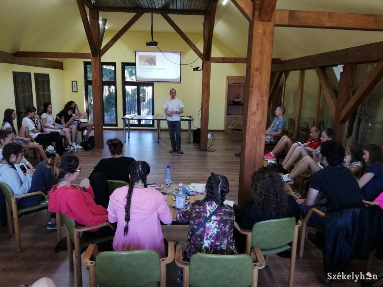Időgazdálkodás tréning a magyarörmény fiatalok táborában