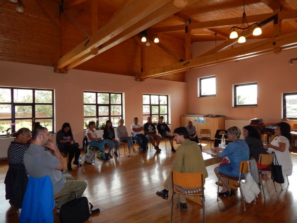 Kerekasztal-beszélgetés a gyergyószentmiklósi romák gazdasági-szociális helyzetéről